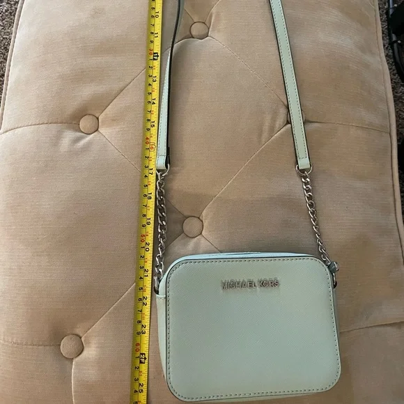 Michael Kors Crossbody Wallet on Chain Purse - Petite Friendly! MK so cute! - Picture 2 of 8